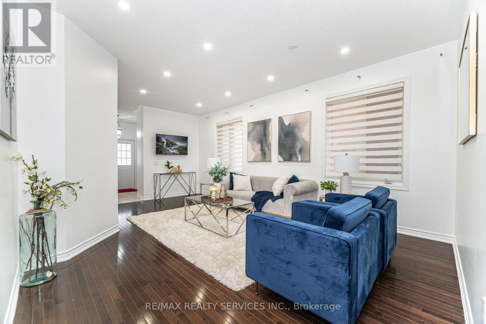 51 Larson Peak Road, Caledon, Ontario  L7C 3P3 - Photo 6 - W12487395