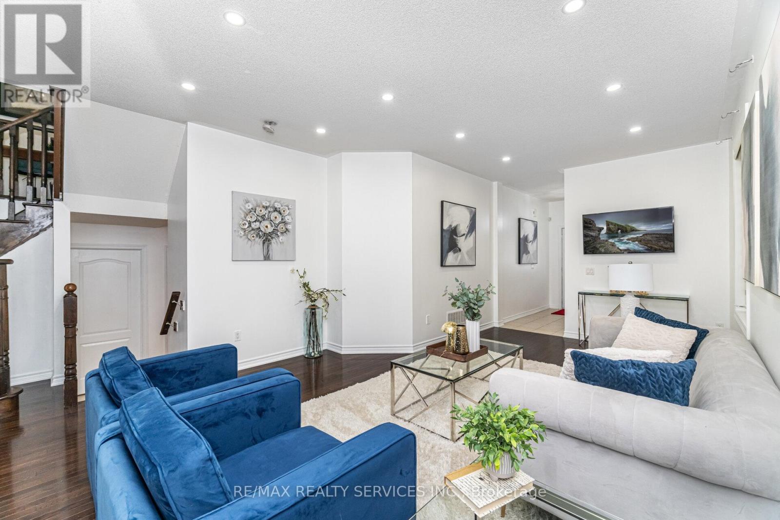 51 Larson Peak Road, Caledon, Ontario  L7C 3P3 - Photo 7 - W12487395