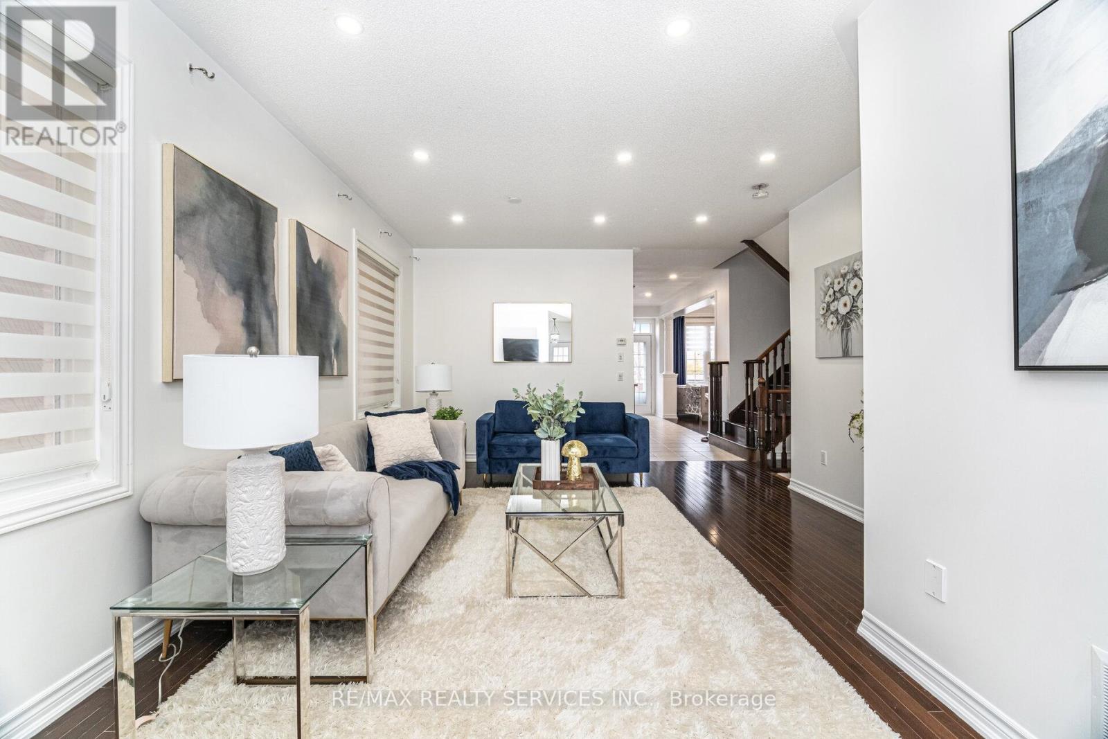 51 Larson Peak Road, Caledon, Ontario  L7C 3P3 - Photo 8 - W12487395