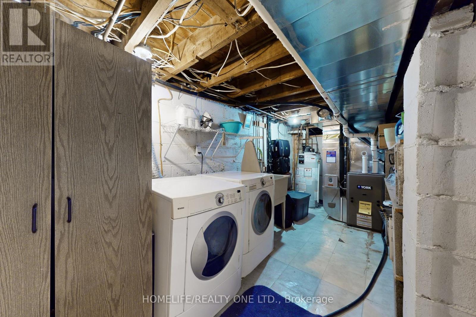 19 Morland Road, Toronto, Ontario  M6S 2M7 - Photo 32 - W12487416