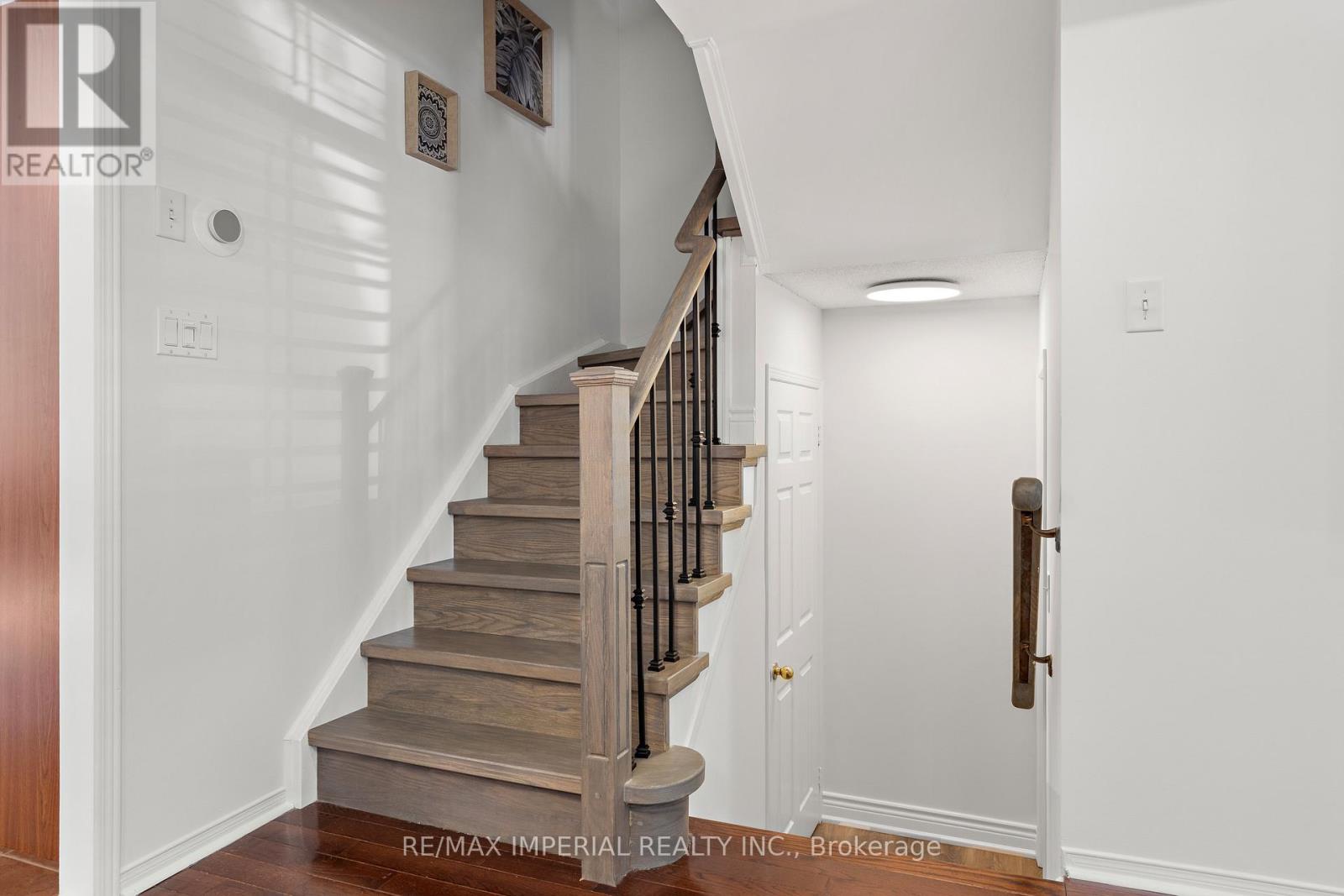 94 Littlewood Drive, Oakville, Ontario  L6H 6V1 - Photo 19 - W12487418