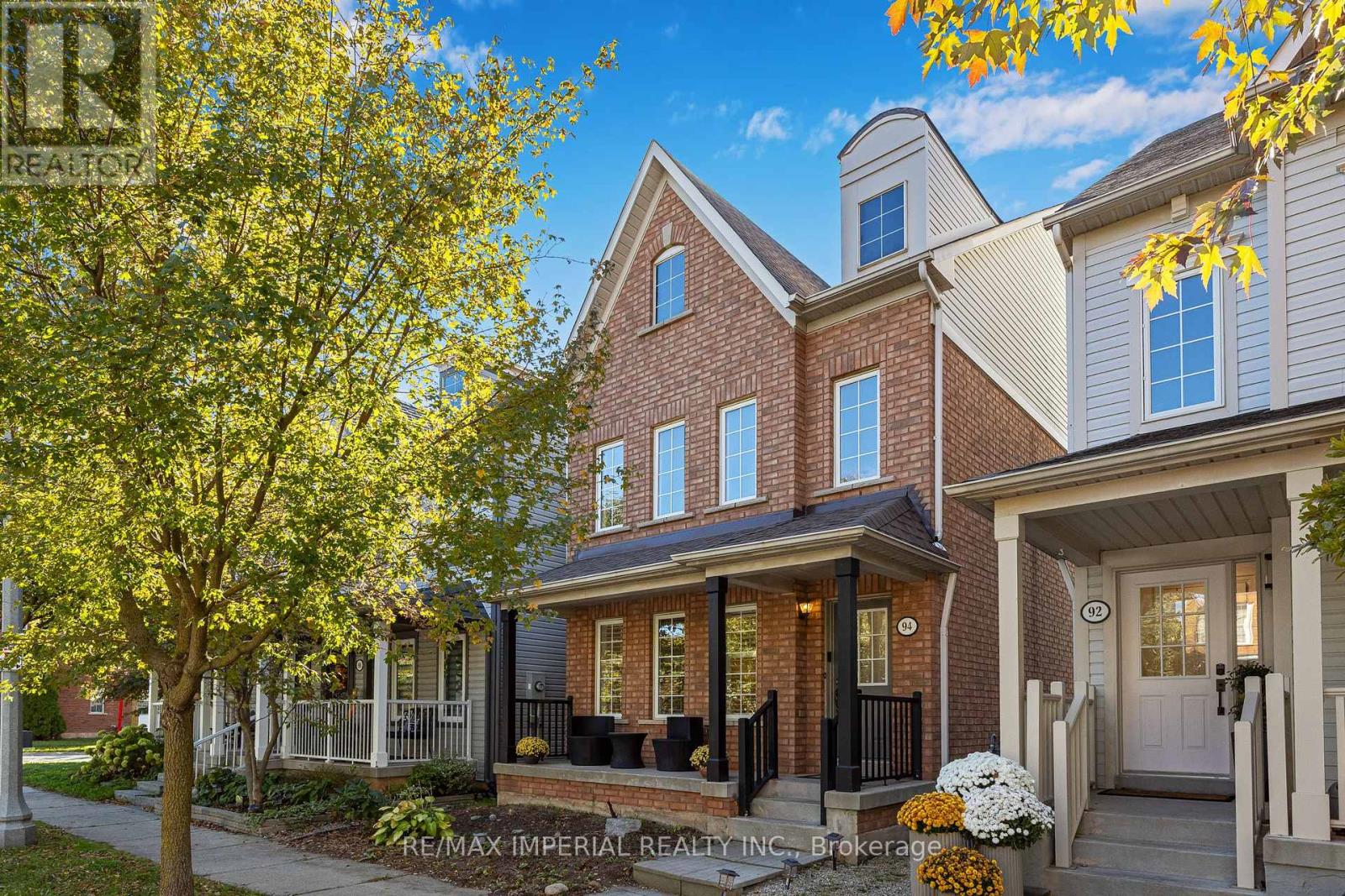 94 Littlewood Drive, Oakville, Ontario  L6H 6V1 - Photo 3 - W12487418