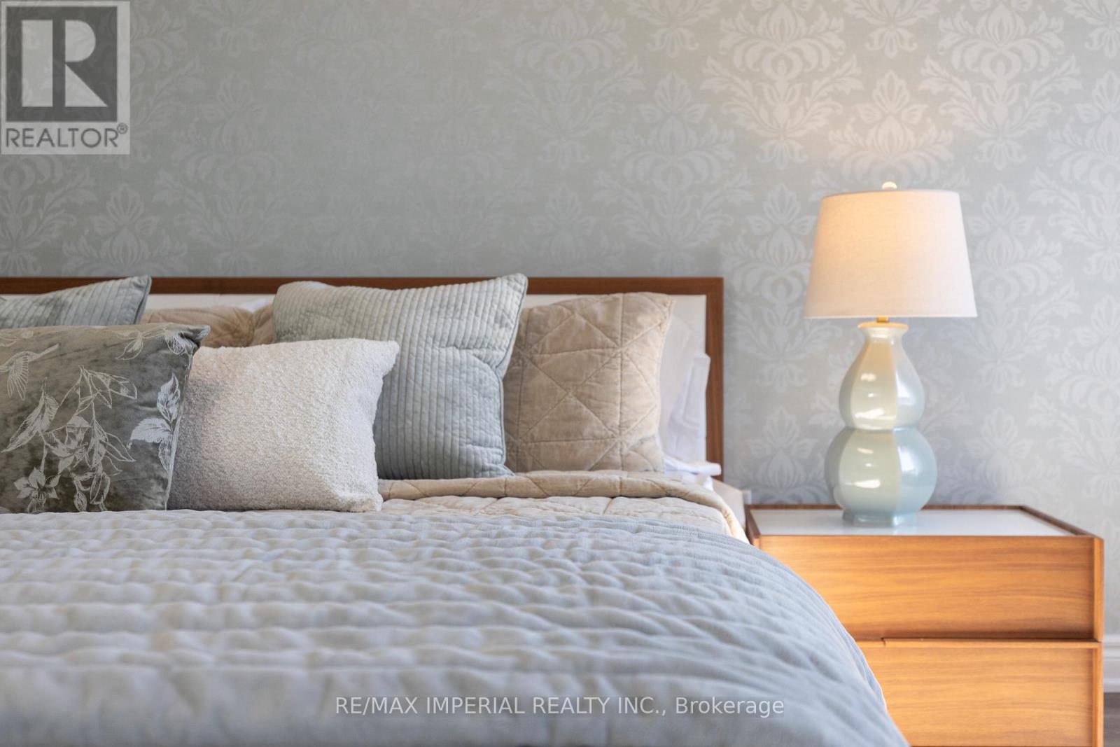 94 Littlewood Drive, Oakville, Ontario  L6H 6V1 - Photo 34 - W12487418