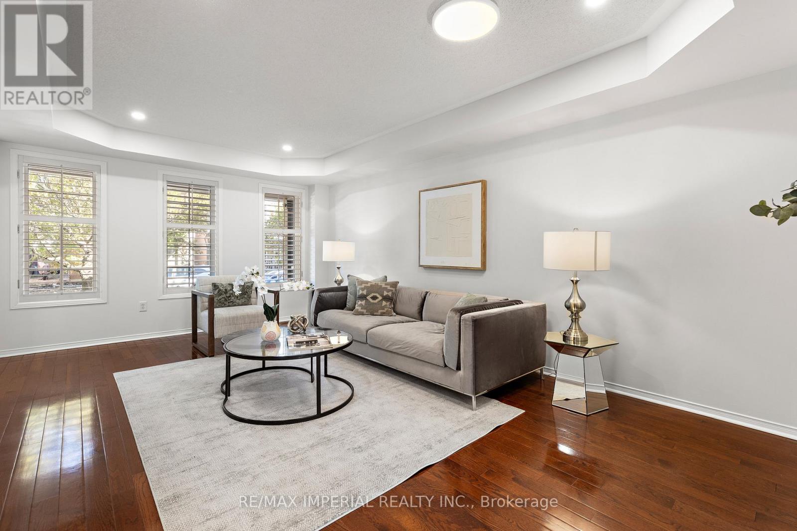 94 Littlewood Drive, Oakville, Ontario  L6H 6V1 - Photo 8 - W12487418