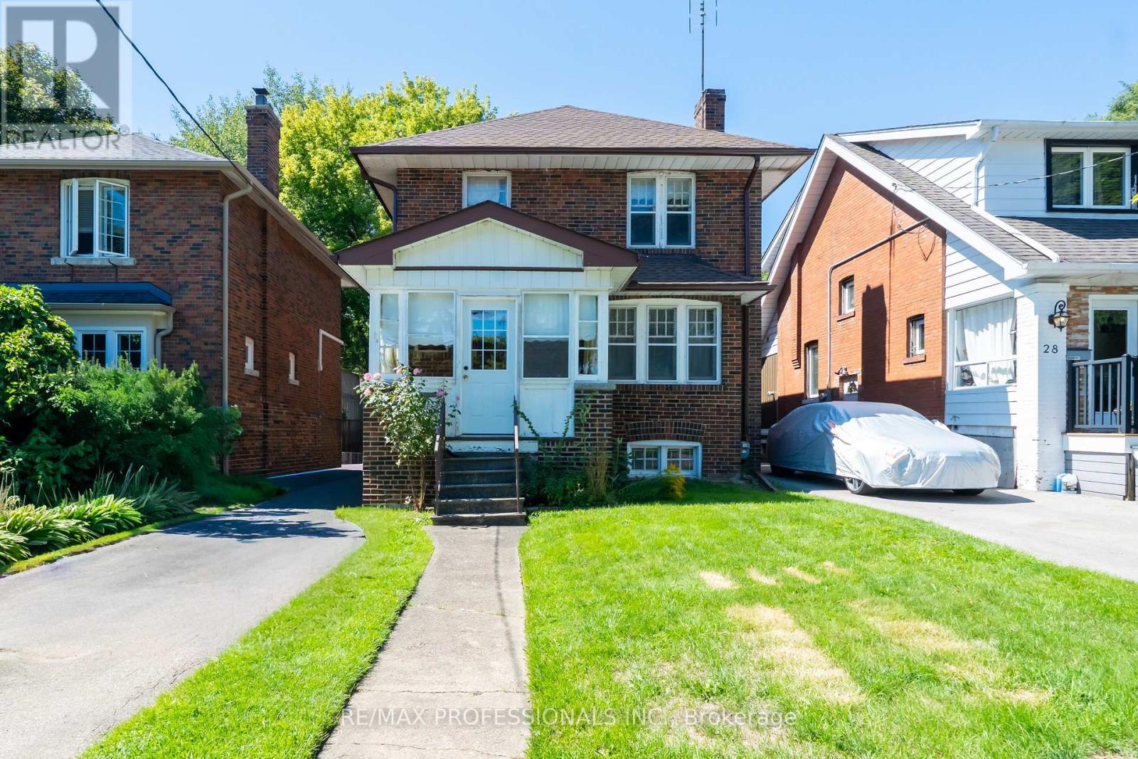 24 QUEENS AVENUE, Toronto, Ontario