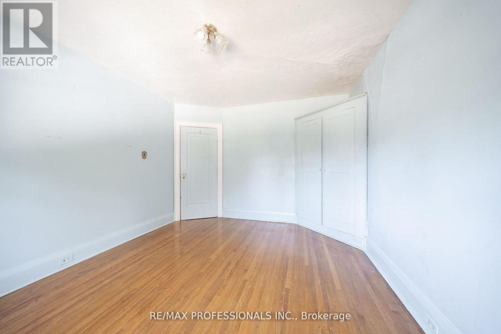 24 Queens Avenue, Toronto, Ontario  M8V 2N1 - Photo 19 - W12487420