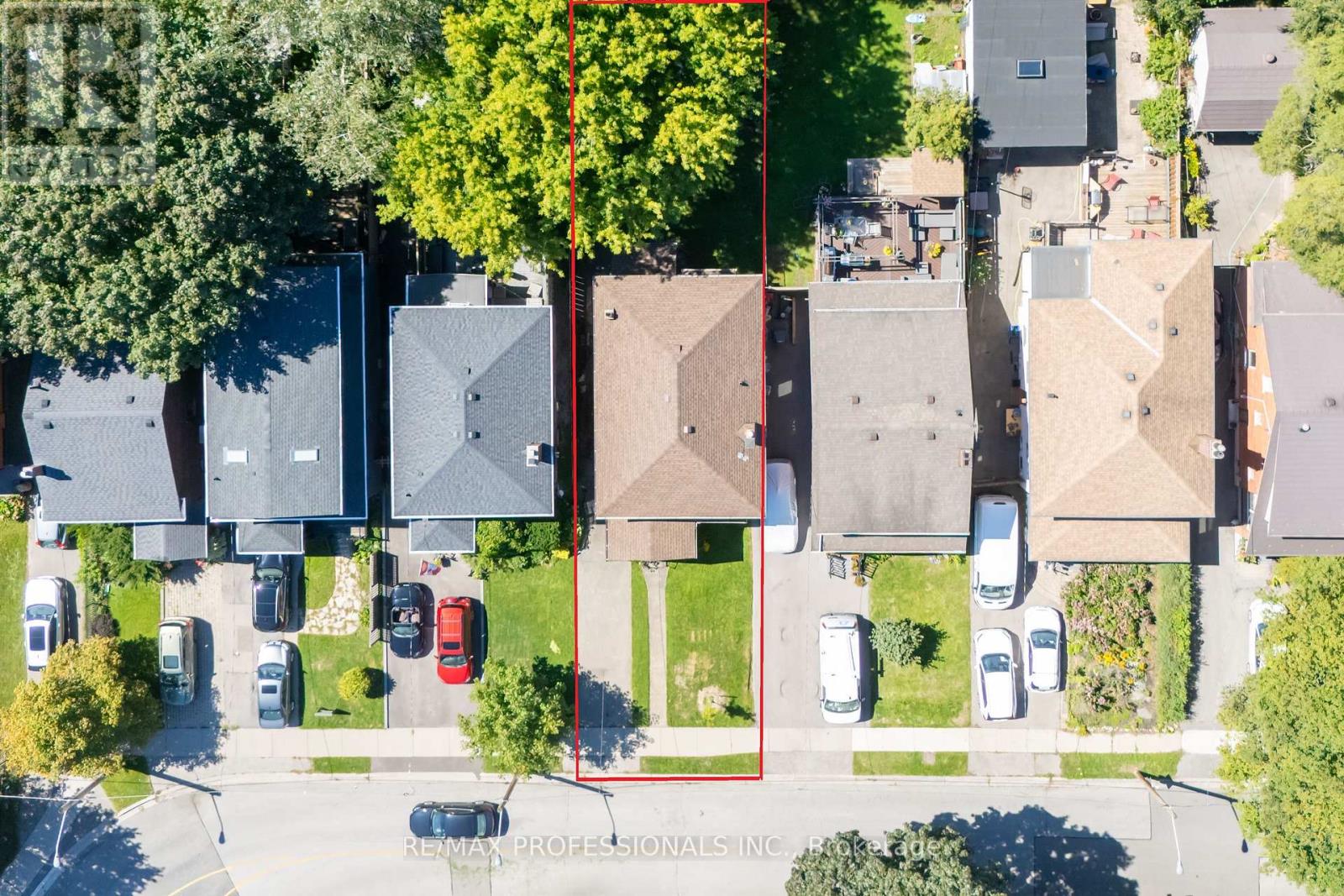 24 Queens Avenue, Toronto, Ontario  M8V 2N1 - Photo 2 - W12487420