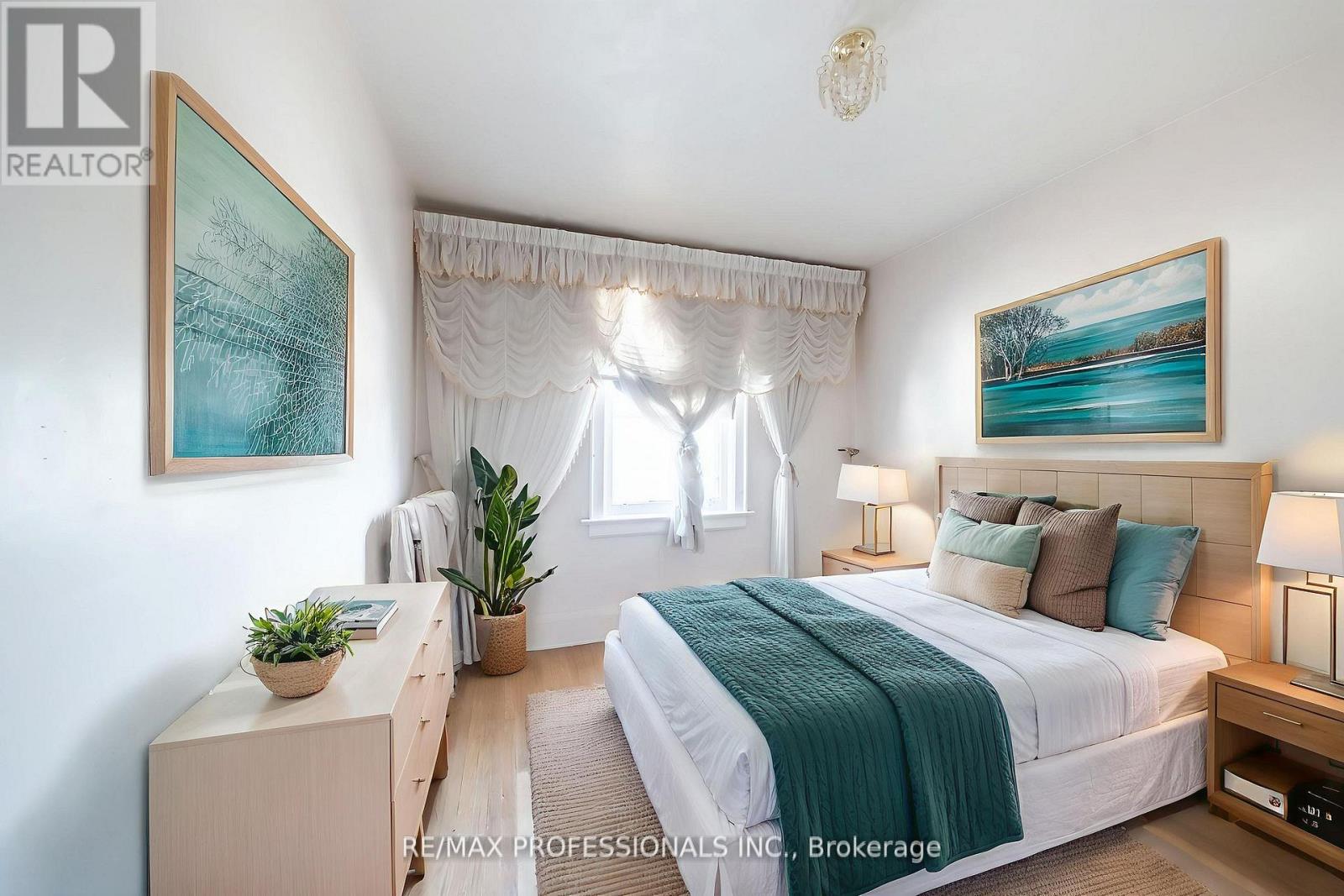 24 Queens Avenue, Toronto, Ontario  M8V 2N1 - Photo 21 - W12487420