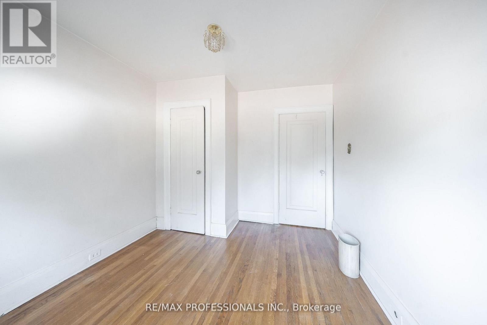 24 Queens Avenue, Toronto, Ontario  M8V 2N1 - Photo 22 - W12487420