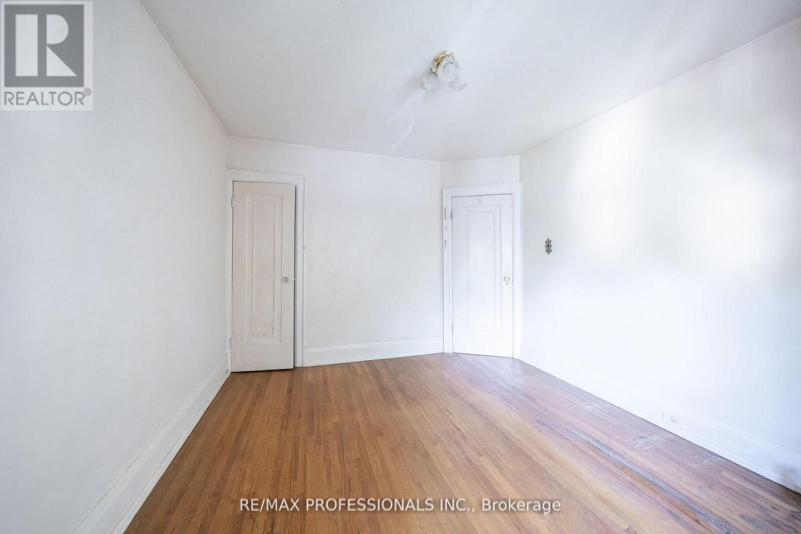 24 Queens Avenue, Toronto, Ontario  M8V 2N1 - Photo 25 - W12487420