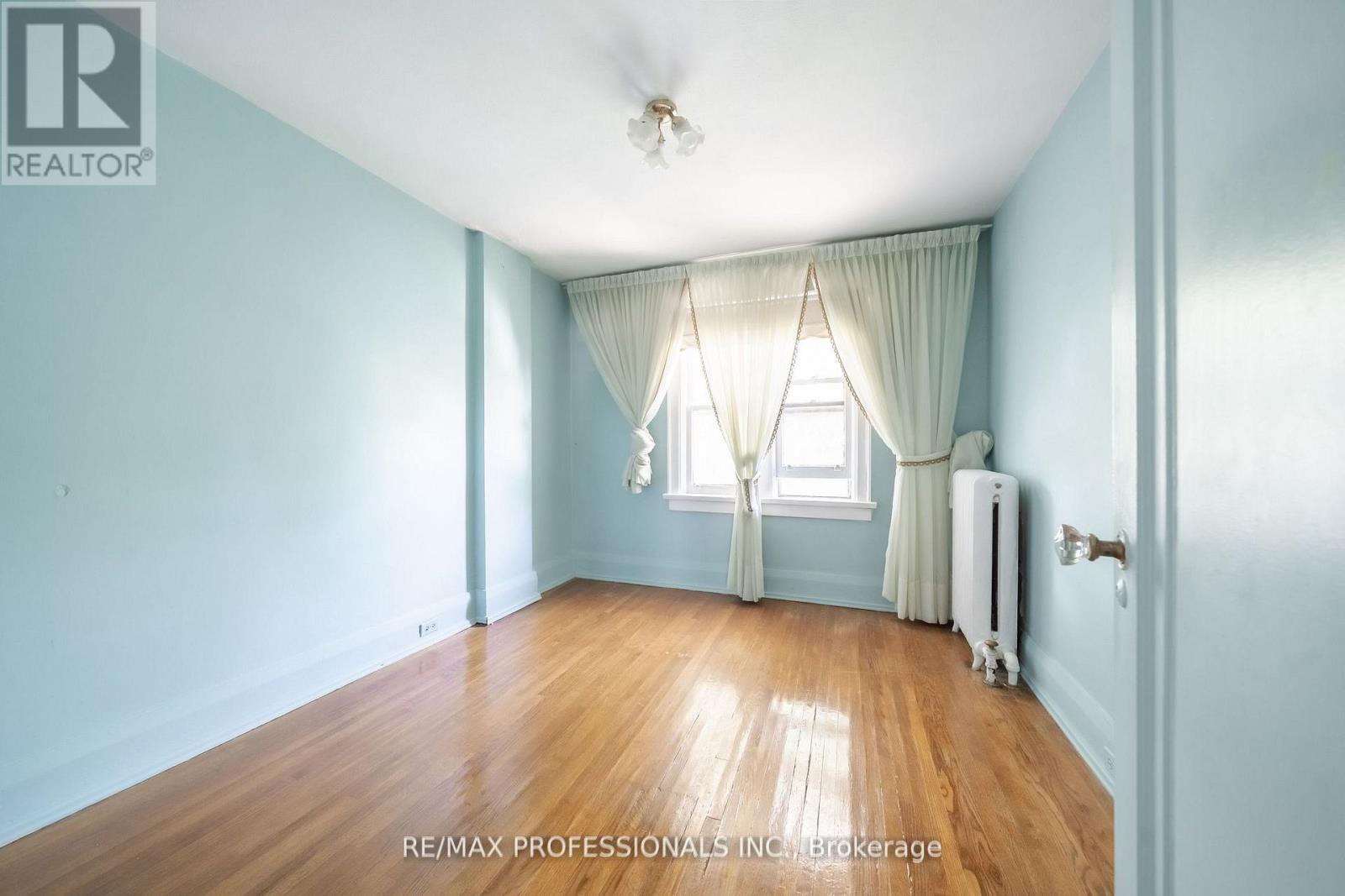 24 Queens Avenue, Toronto, Ontario  M8V 2N1 - Photo 26 - W12487420