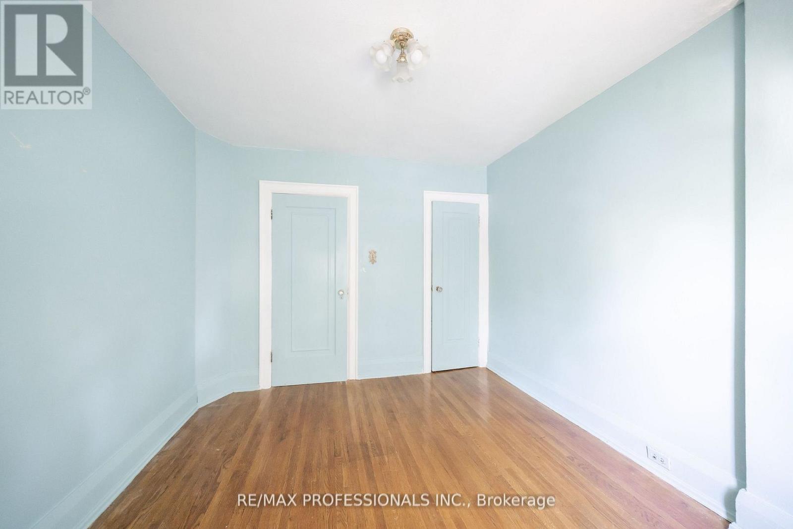 24 Queens Avenue, Toronto, Ontario  M8V 2N1 - Photo 28 - W12487420