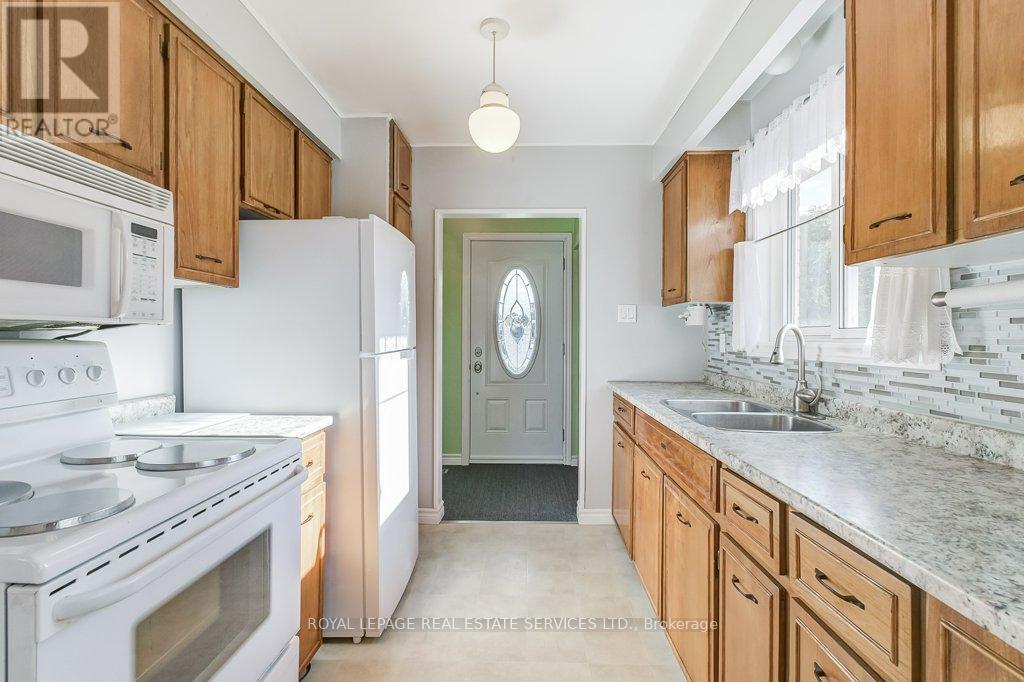 1232 Napier Crescent, Oakville, Ontario  L6H 2A4 - Photo 12 - W12487421