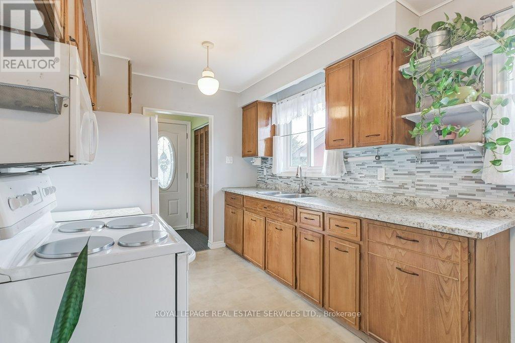 1232 Napier Crescent, Oakville, Ontario  L6H 2A4 - Photo 13 - W12487421