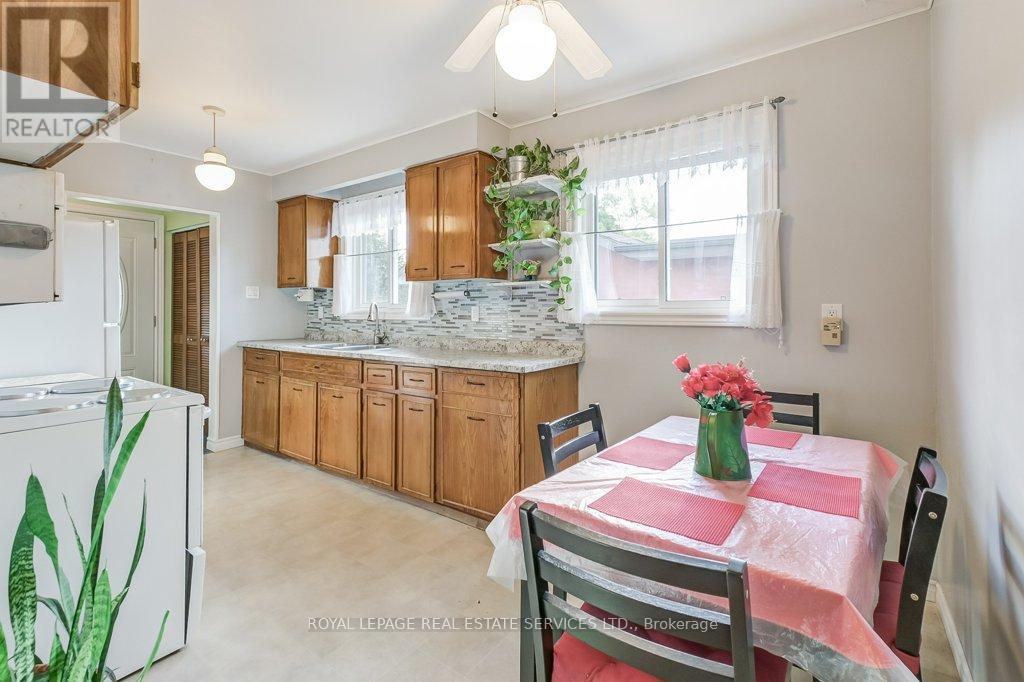 1232 Napier Crescent, Oakville, Ontario  L6H 2A4 - Photo 15 - W12487421