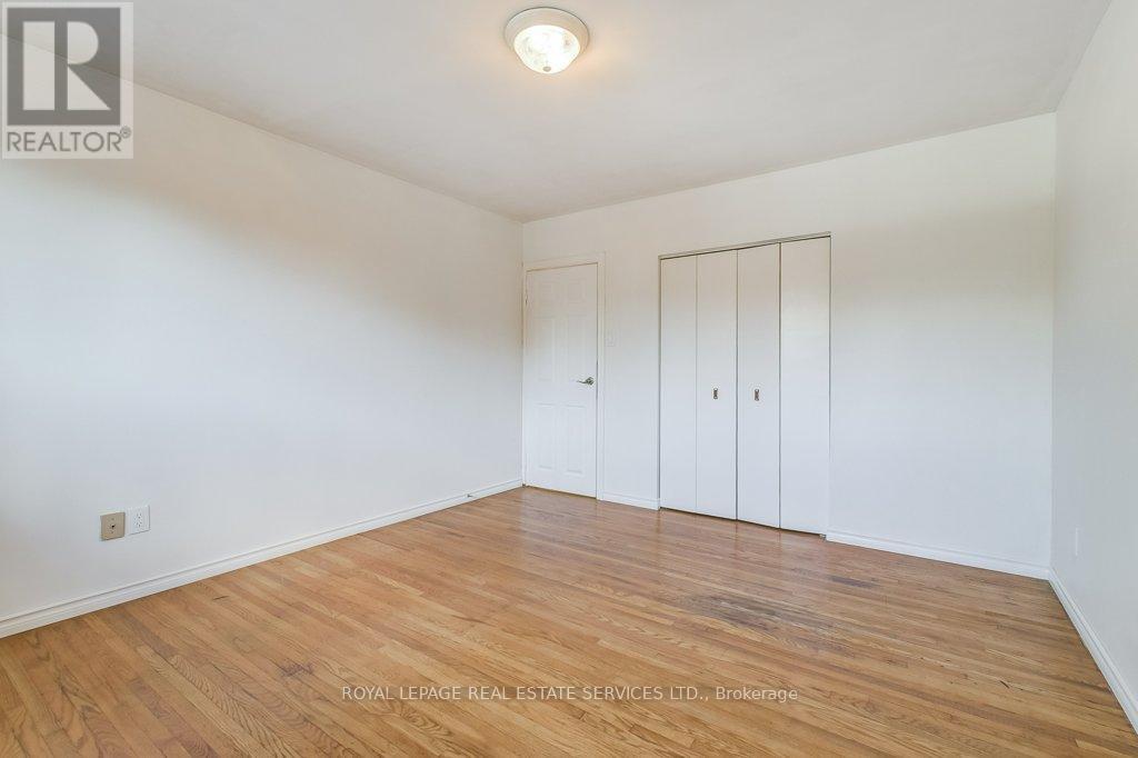 1232 Napier Crescent, Oakville, Ontario  L6H 2A4 - Photo 21 - W12487421