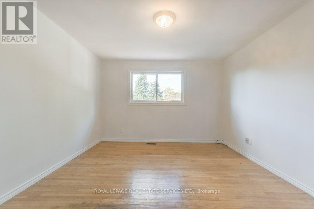 1232 Napier Crescent, Oakville, Ontario  L6H 2A4 - Photo 23 - W12487421