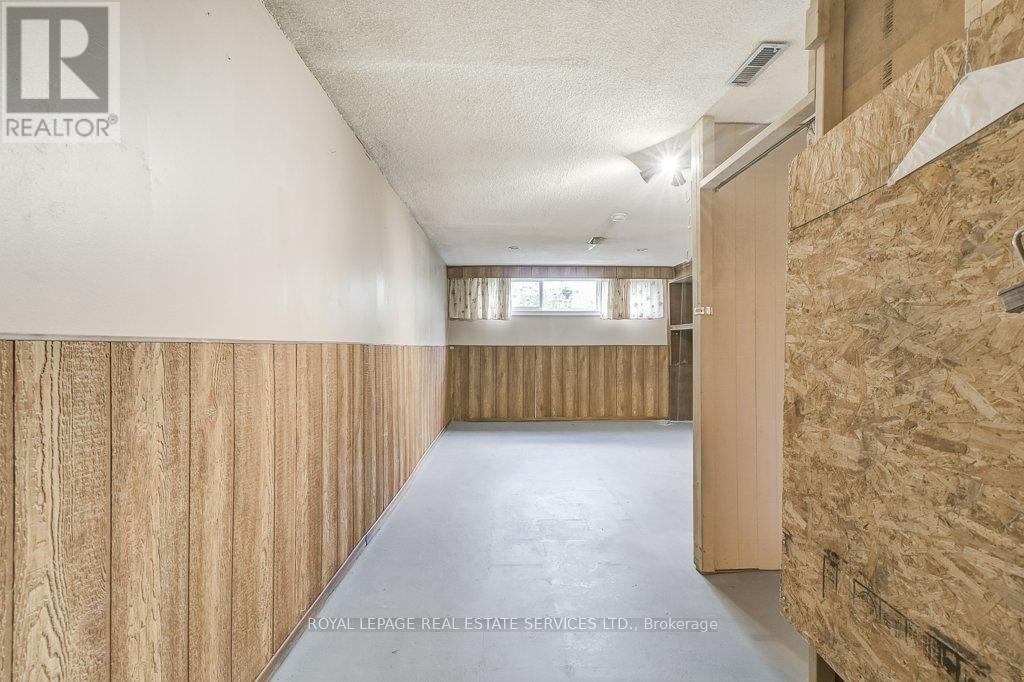 1232 Napier Crescent, Oakville, Ontario  L6H 2A4 - Photo 32 - W12487421