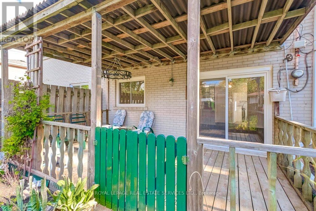 1232 Napier Crescent, Oakville, Ontario  L6H 2A4 - Photo 38 - W12487421