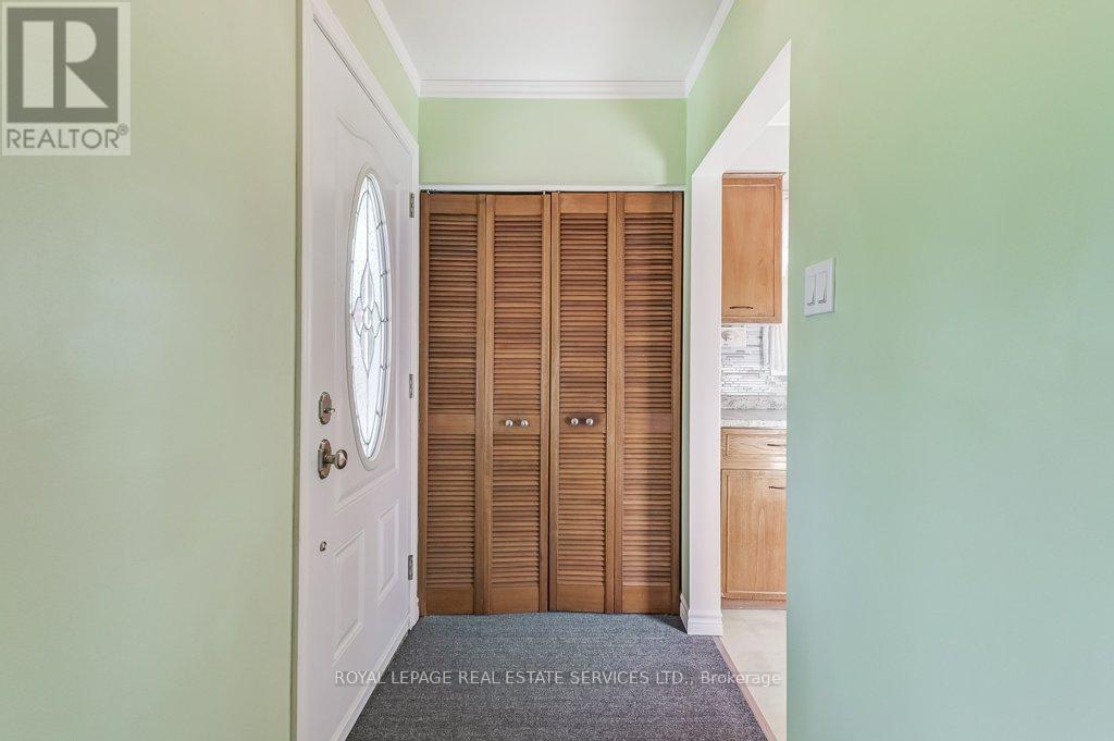 1232 Napier Crescent, Oakville, Ontario  L6H 2A4 - Photo 5 - W12487421