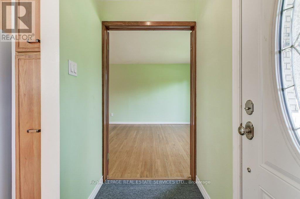 1232 Napier Crescent, Oakville, Ontario  L6H 2A4 - Photo 6 - W12487421