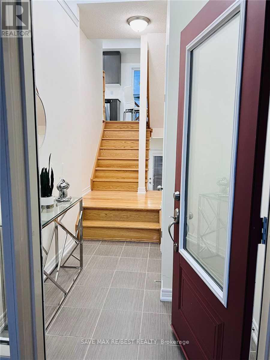 12 Aspen Hill Road, Brampton, Ontario  L6Y 6E3 - Photo 3 - W12487427