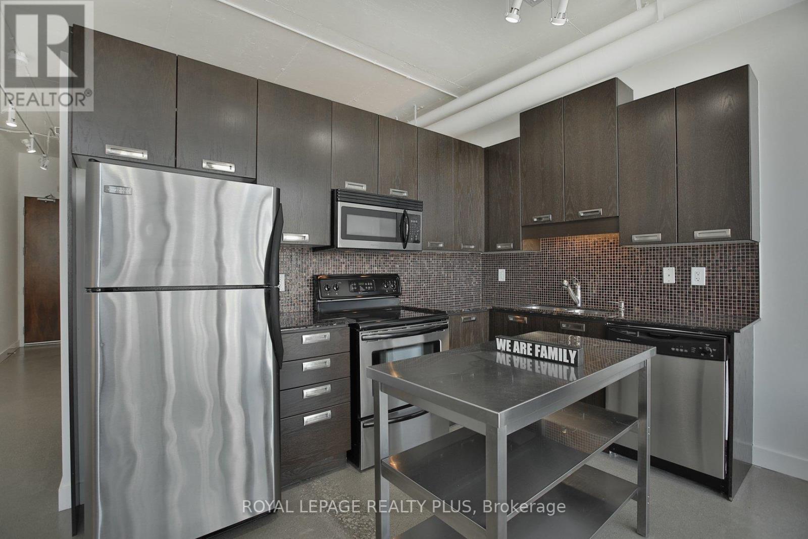 1016 - 2 Fieldway Road, Toronto, Ontario  M8Z 0B9 - Photo 11 - W12487441