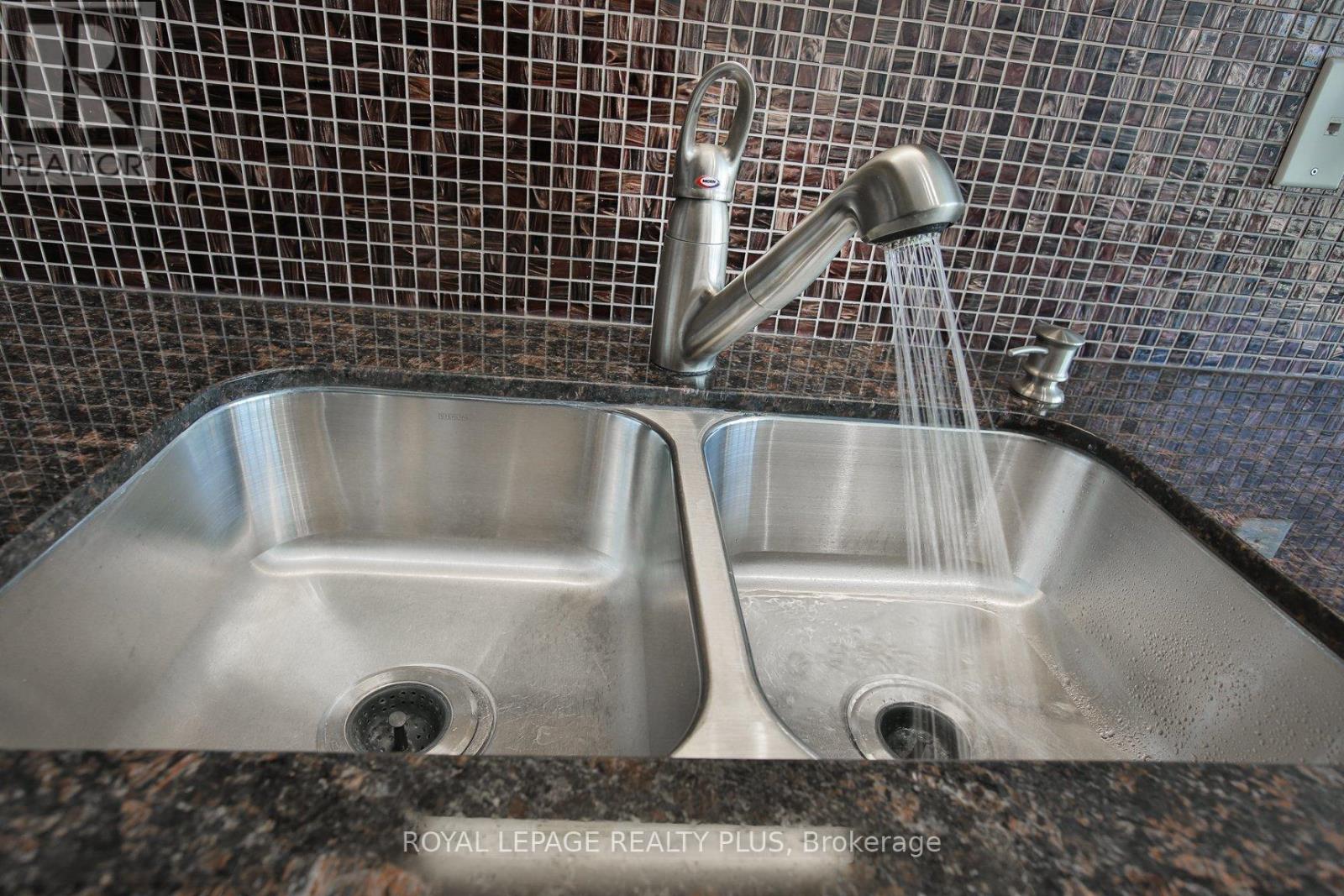 1016 - 2 Fieldway Road, Toronto, Ontario  M8Z 0B9 - Photo 12 - W12487441