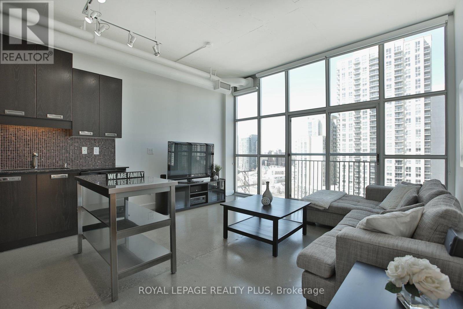 1016 - 2 Fieldway Road, Toronto, Ontario  M8Z 0B9 - Photo 7 - W12487441