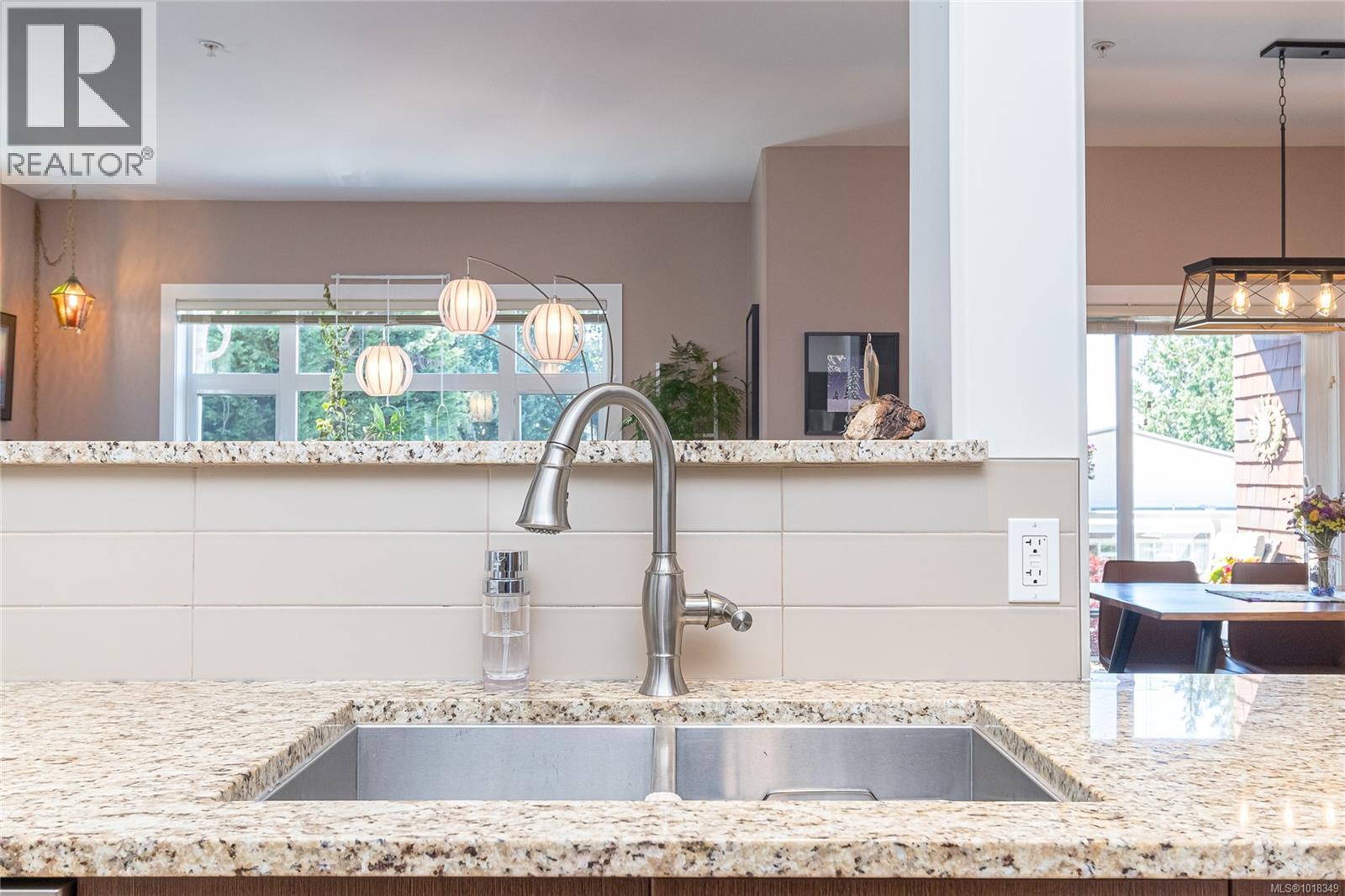 204 2415 Amherst Ave, Sidney, British Columbia  V8L 2H1 - Photo 17 - 1018349