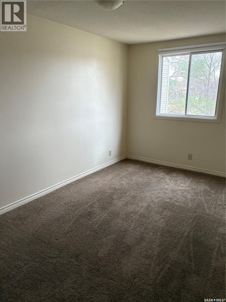 4106 Castle Road, Regina, Saskatchewan  S4S 6A4 - Photo 11 - SK021930
