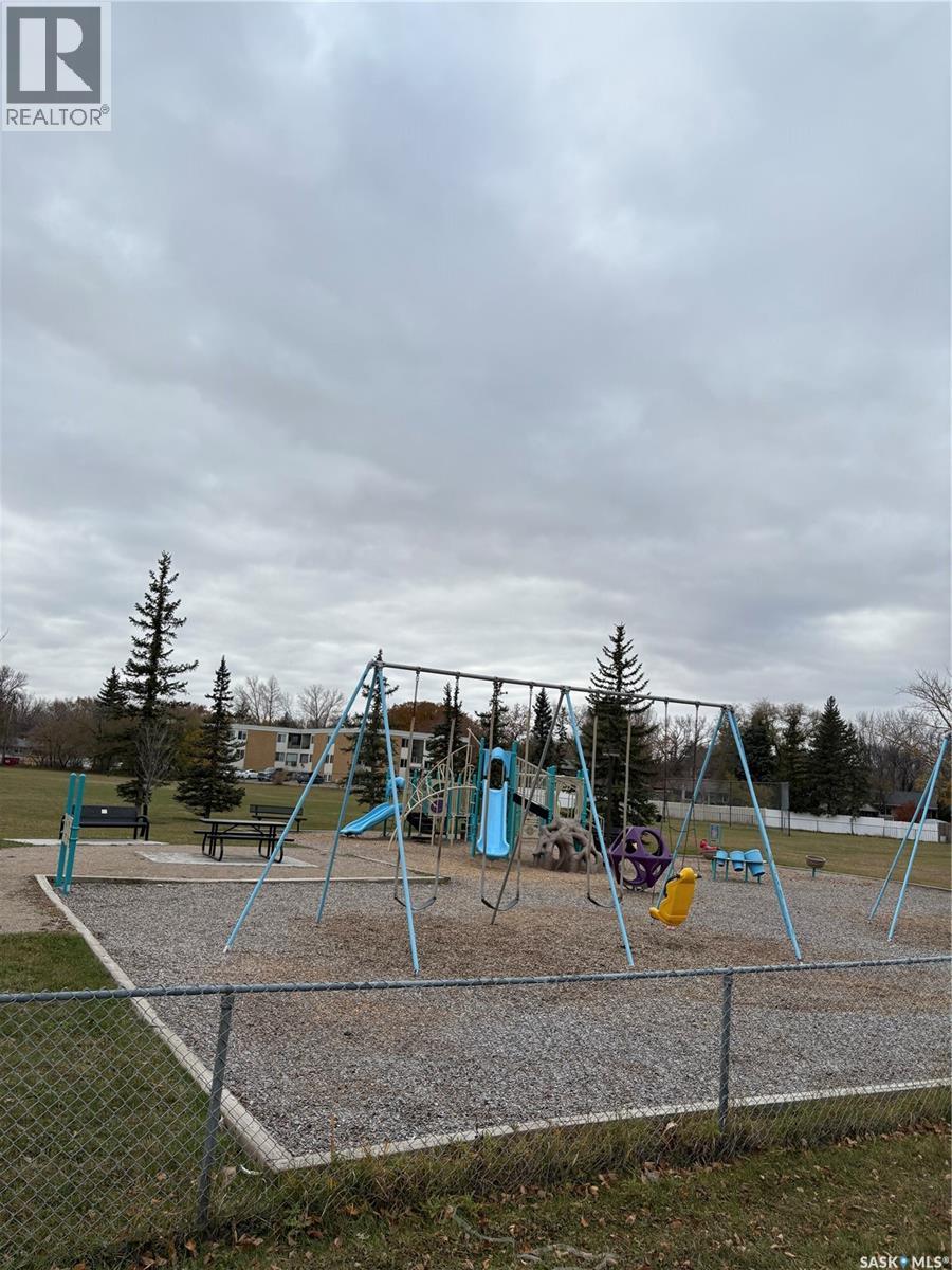 4106 Castle Road, Regina, Saskatchewan  S4S 6A4 - Photo 2 - SK021930