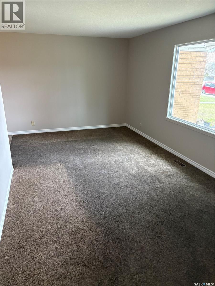 4106 Castle Road, Regina, Saskatchewan  S4S 6A4 - Photo 3 - SK021930