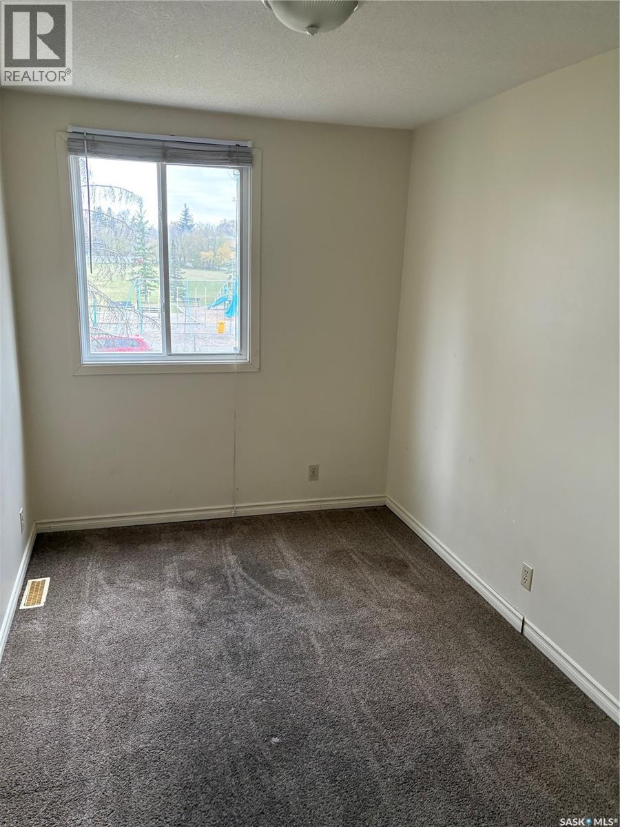 4106 Castle Road, Regina, Saskatchewan  S4S 6A4 - Photo 8 - SK021930