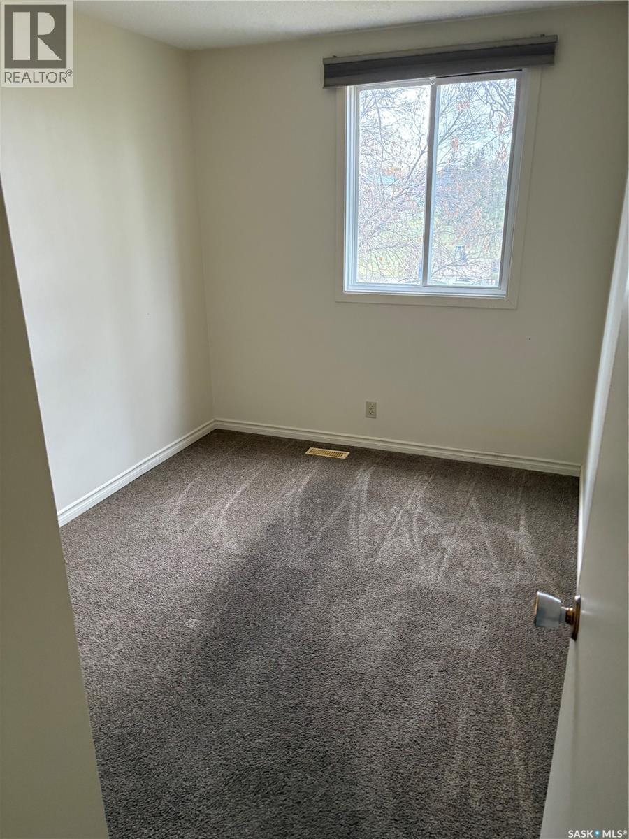 4106 Castle Road, Regina, Saskatchewan  S4S 6A4 - Photo 9 - SK021930