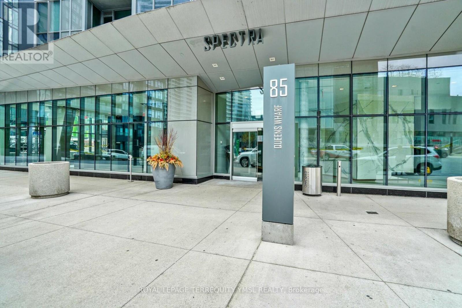 2701 - 85 Queens Wharf Road, Toronto, Ontario  M5V 0J9 - Photo 2 - C12487388