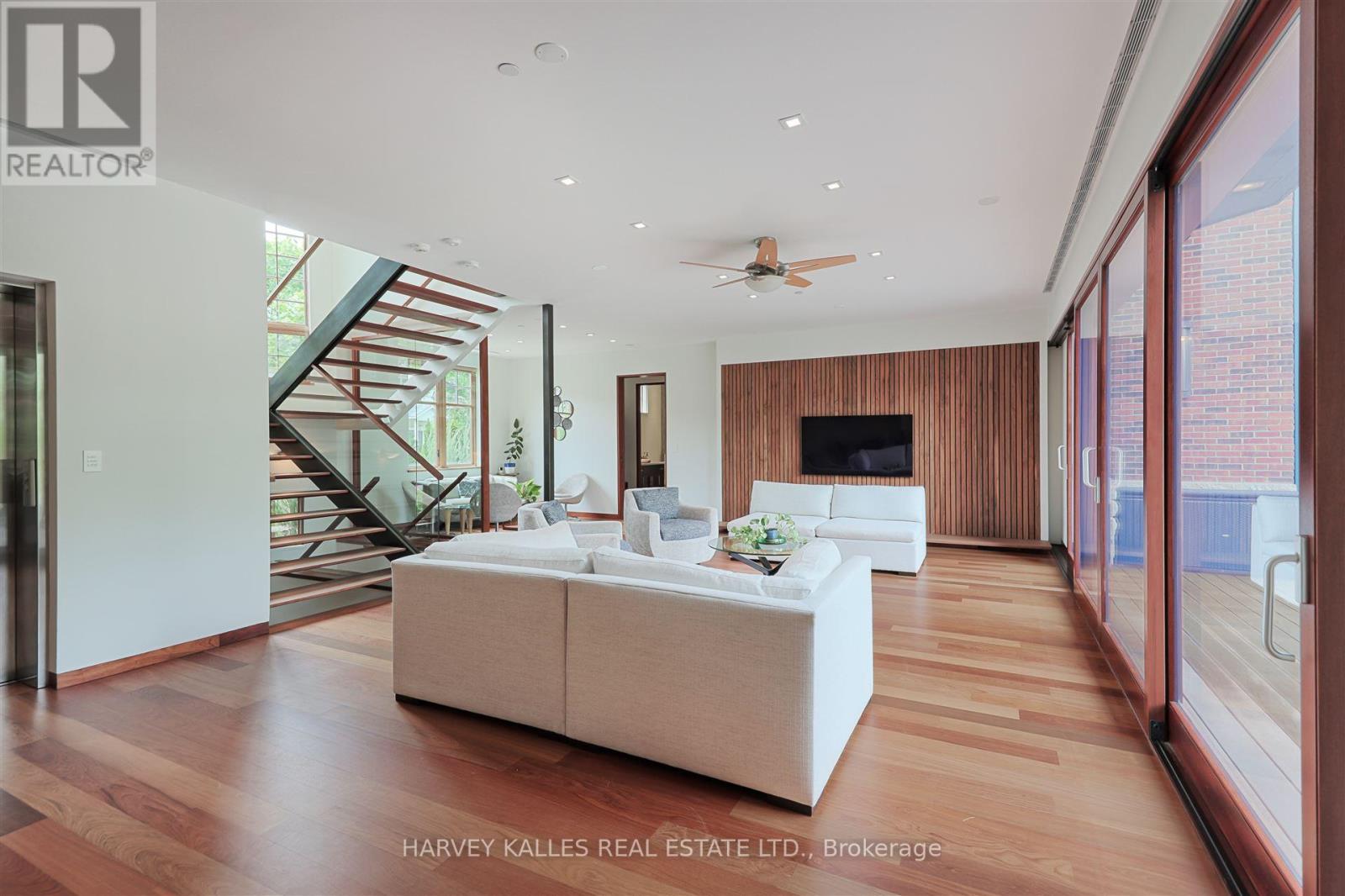 89 Kingsway Crescent, Toronto, Ontario  M8X 2R8 - Photo 18 - W12433346