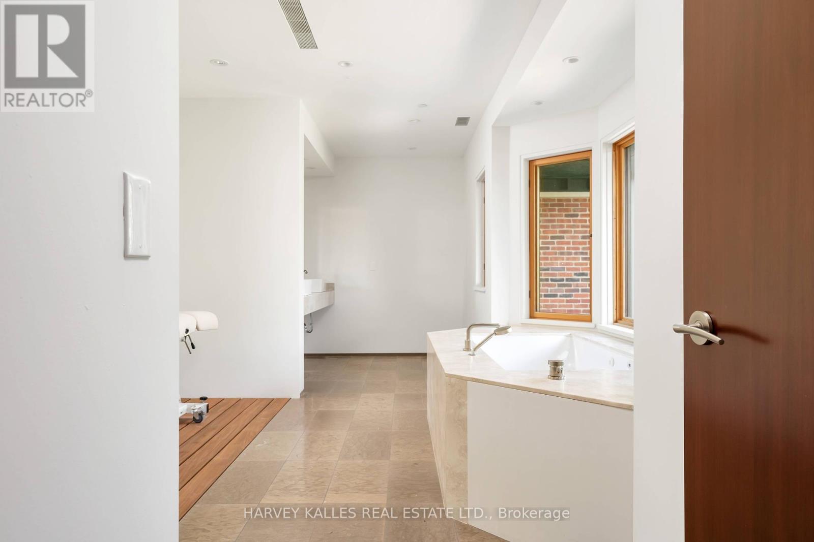 89 Kingsway Crescent, Toronto, Ontario  M8X 2R8 - Photo 27 - W12433346