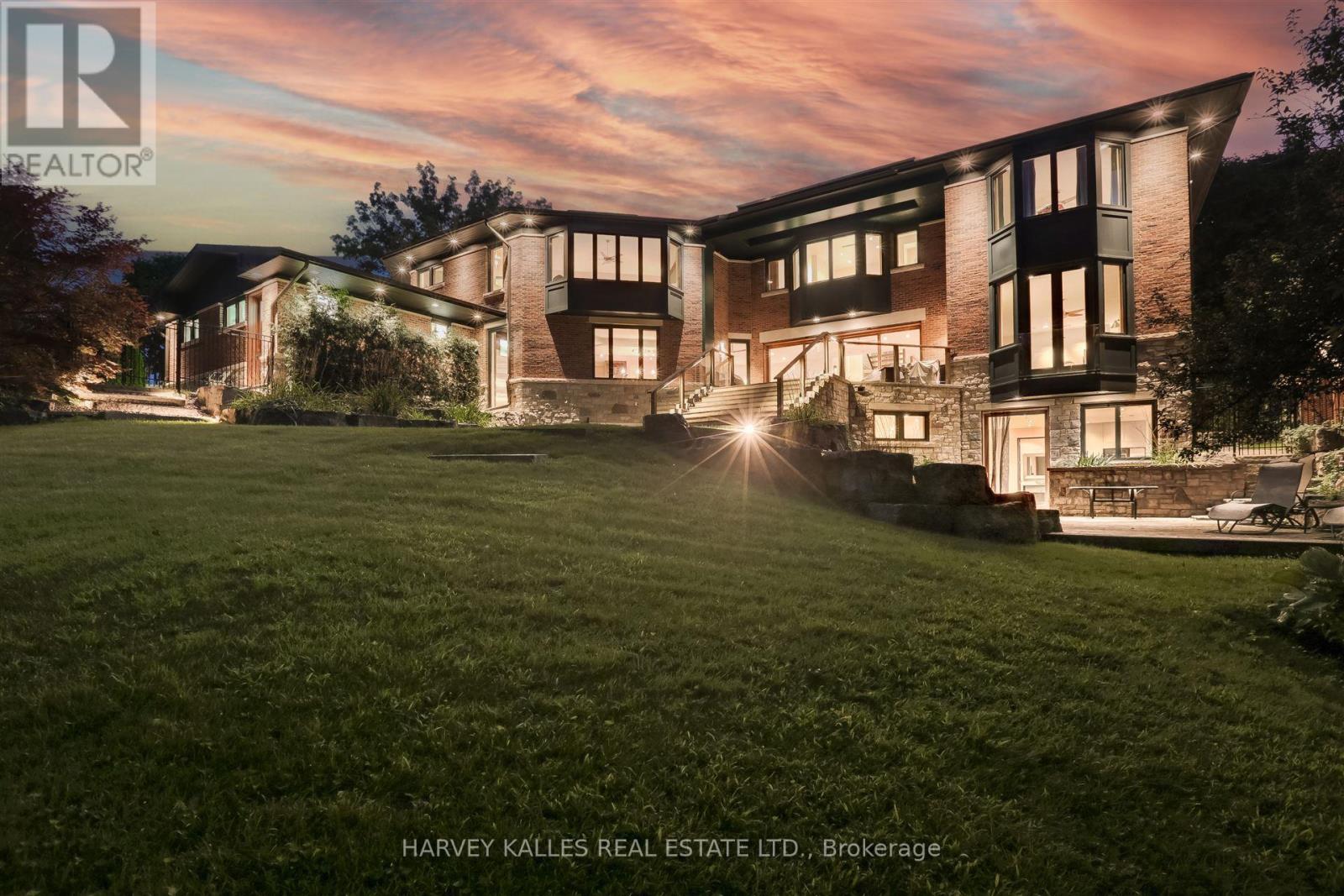 89 Kingsway Crescent, Toronto, Ontario  M8X 2R8 - Photo 2 - W12433346