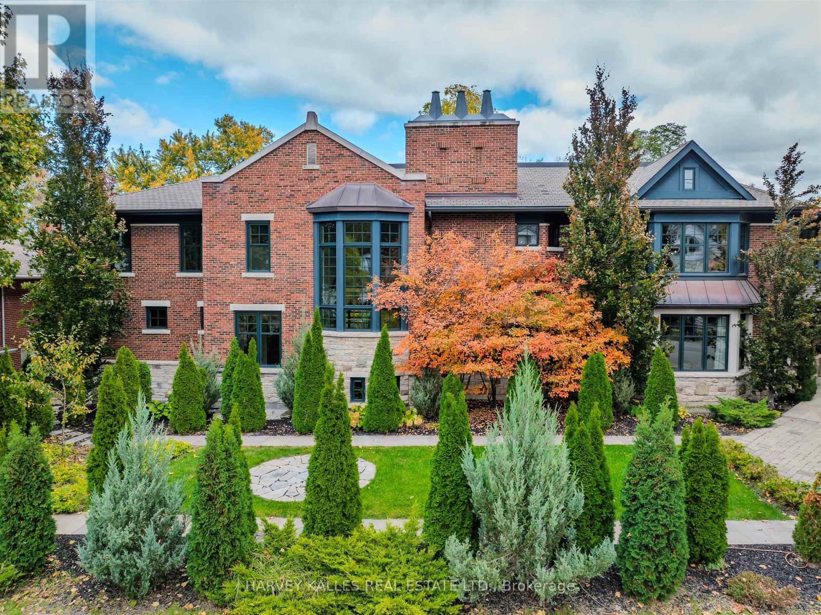 89 KINGSWAY CRESCENT, Toronto, Ontario