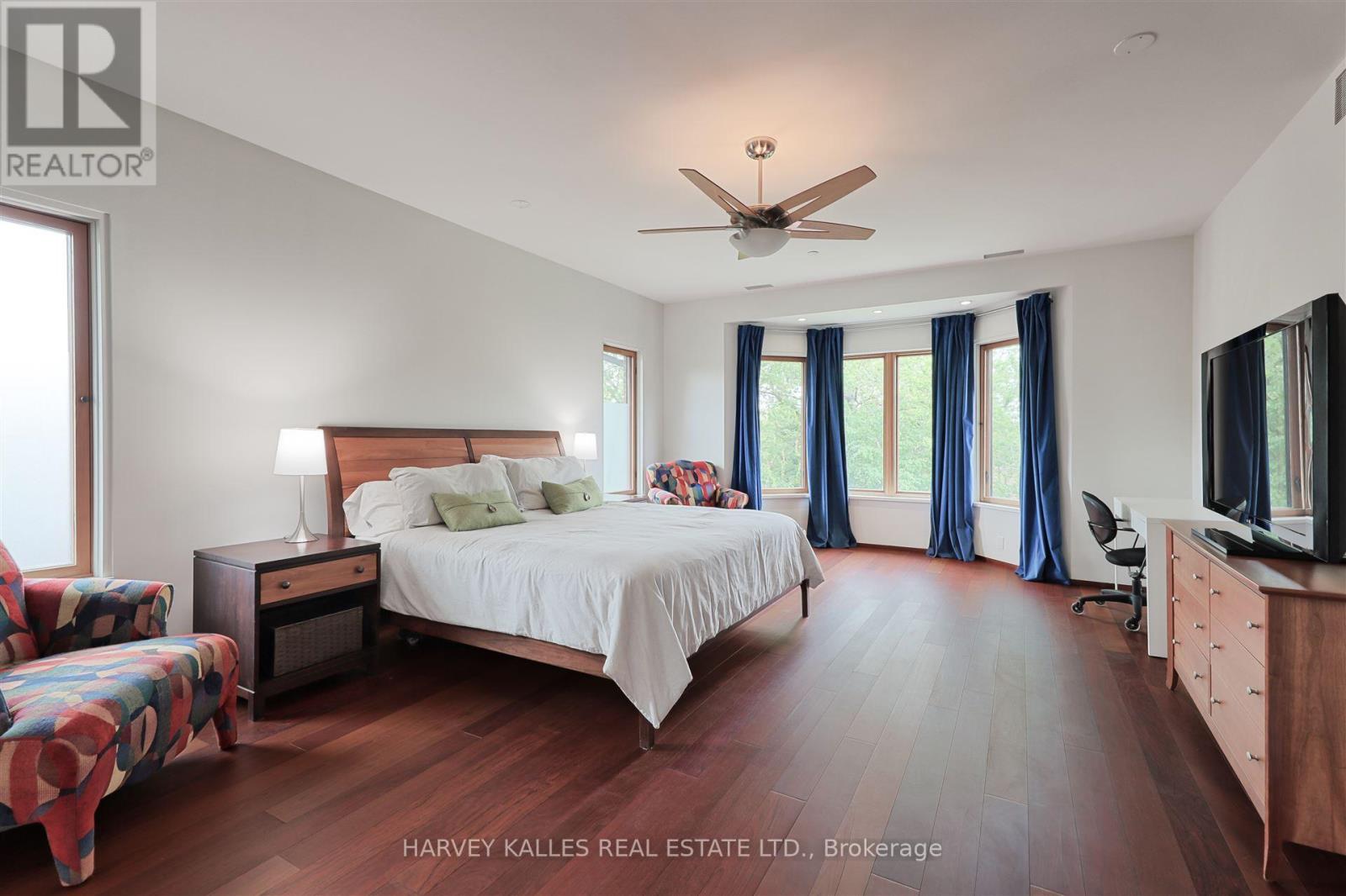 89 Kingsway Crescent, Toronto, Ontario  M8X 2R8 - Photo 31 - W12433346