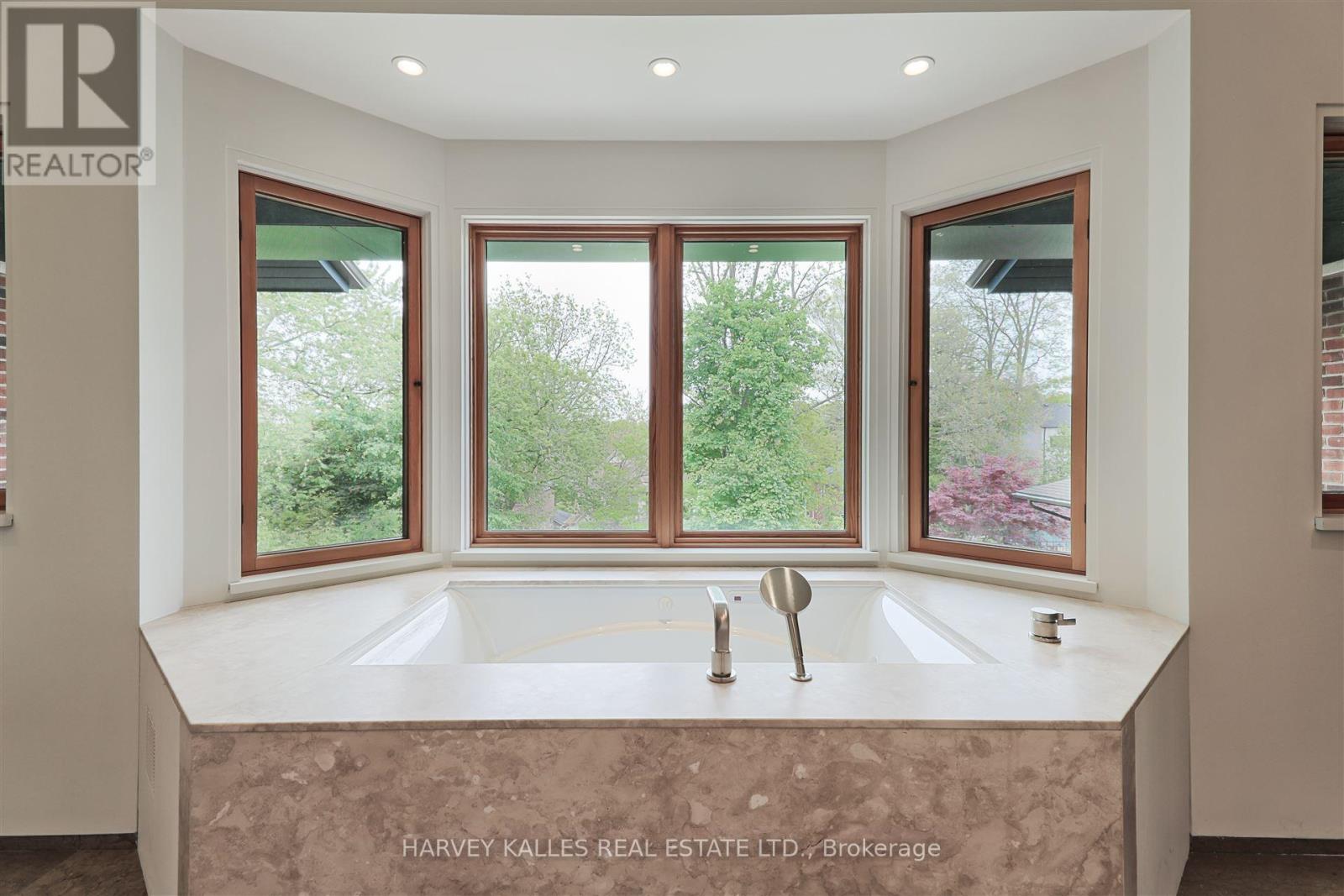 89 Kingsway Crescent, Toronto, Ontario  M8X 2R8 - Photo 26 - W12433346