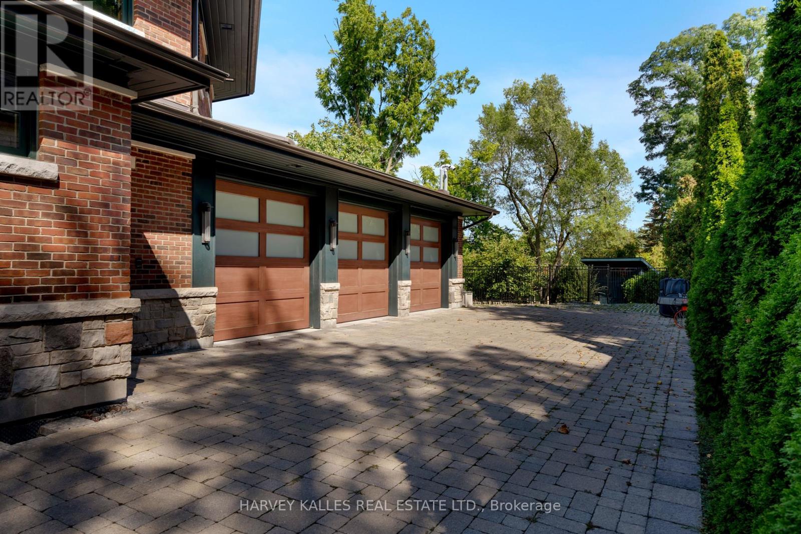 89 Kingsway Crescent, Toronto, Ontario  M8X 2R8 - Photo 37 - W12433346