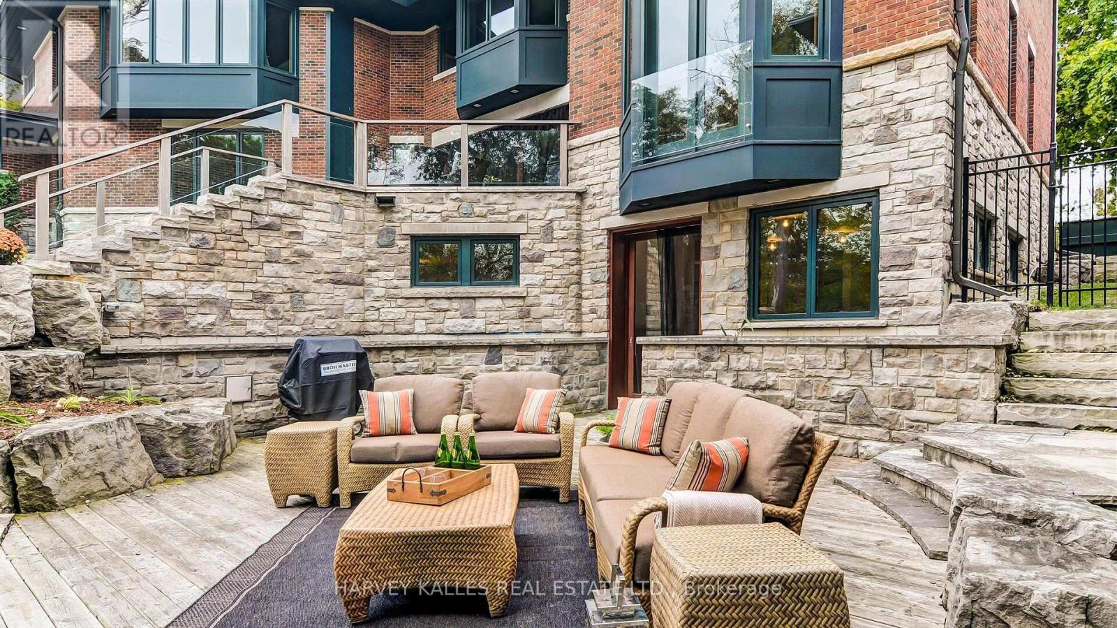 89 Kingsway Crescent, Toronto, Ontario  M8X 2R8 - Photo 35 - W12433346