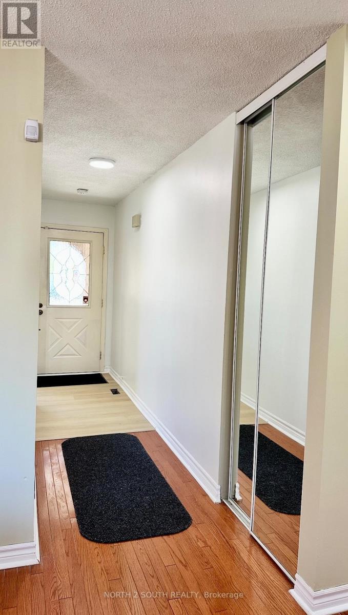 28 Lindridge Avenue, Brampton, Ontario  L6S 3X1 - Photo 2 - W12481410