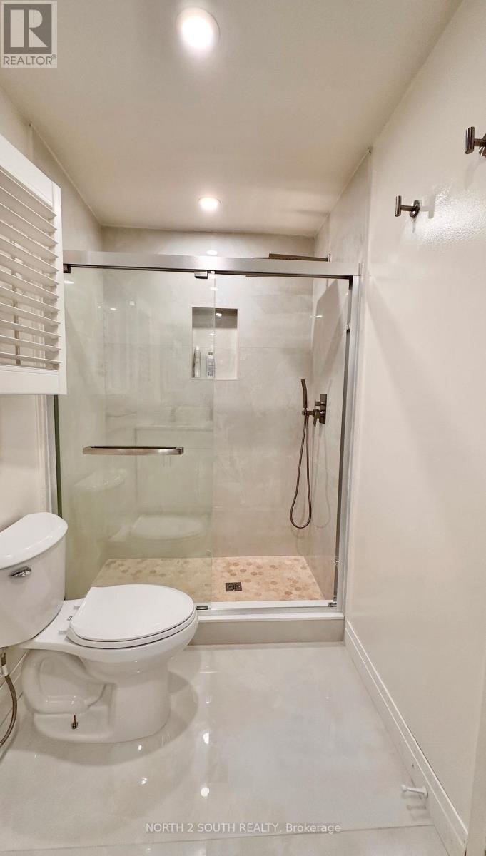 28 Lindridge Avenue, Brampton, Ontario  L6S 3X1 - Photo 10 - W12481410