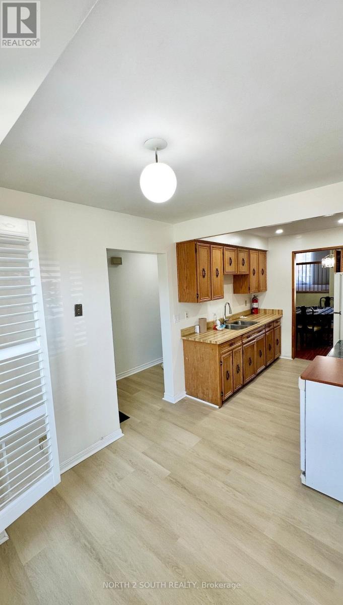 28 Lindridge Avenue, Brampton, Ontario  L6S 3X1 - Photo 3 - W12481410