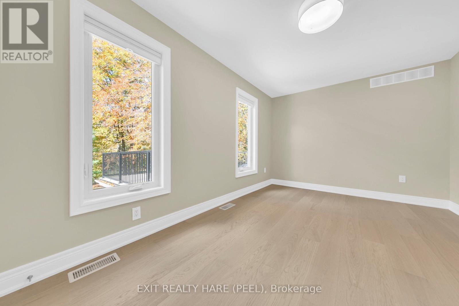 990 Haist Street, Pelham, Ontario  L0S 1E4 - Photo 24 - X12487398