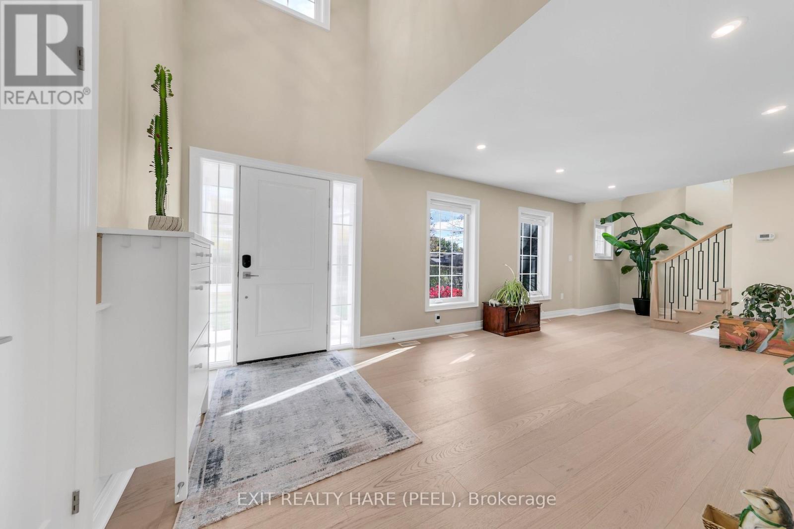 990 Haist Street, Pelham, Ontario  L0S 1E4 - Photo 5 - X12487398