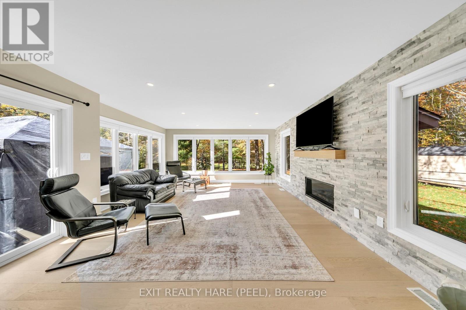 990 Haist Street, Pelham, Ontario  L0S 1E4 - Photo 8 - X12487398